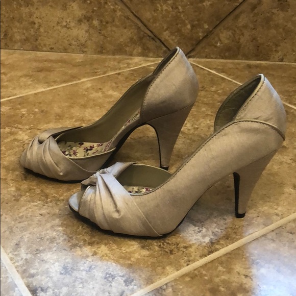 Silver peep toe pumps - Picture 2 of 4